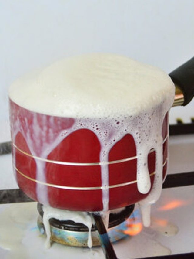 দুধ ফোটানোর সময় আর উথলে পড়বে না, দারুণ কাজের টিপস