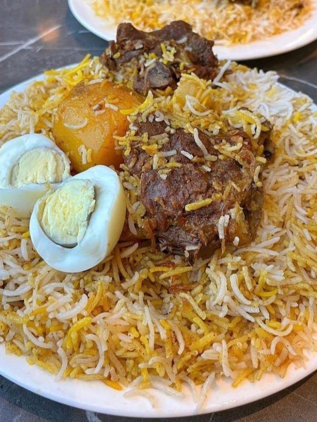 কলকাতার এই ১০ দোকানের বিরিয়ানিই সেরা, পুজোয় খাবেন তো নাকি?
