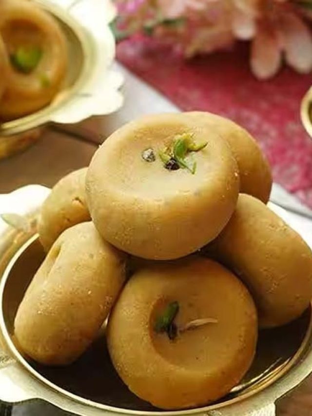 বাড়িতেই বানান মথুরার বিখ্যাত প্যাঁড়া, একটুও চিনি লাগবে না