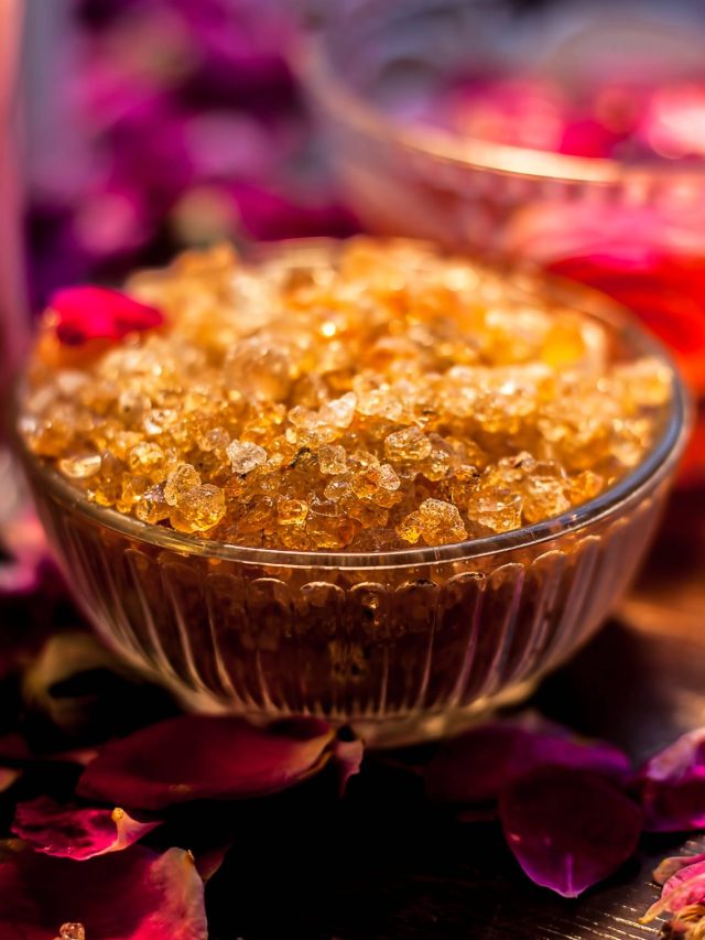 দুধে এই আঠালো জিনিস মিশিয়ে খেলেই তুফান, কেউ বুড়ো বলতে পারবে না