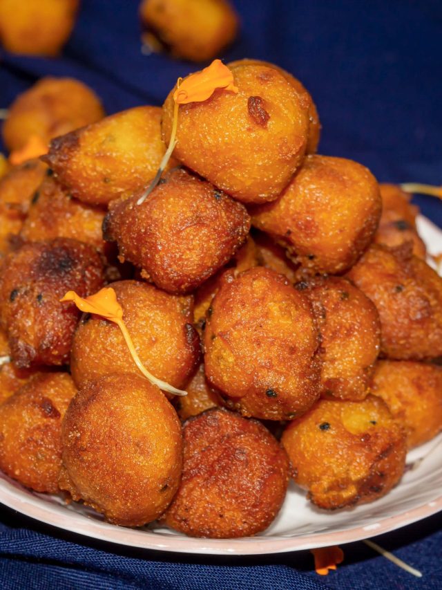 তালের বড়া শক্তও হবে না, ফুলবেও; সব উপকরণের সঠিক মাপ শিখে নিন