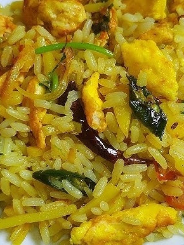 বাসি ভাত ফেলে না দিয়ে এভাবে বানান ভাতভাজা, খাবেন চেটেপুটে