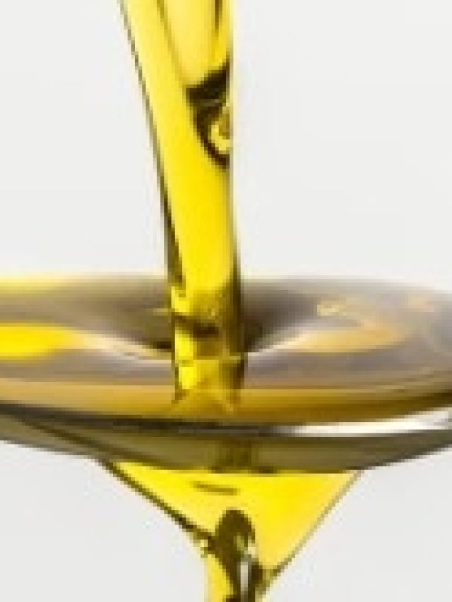 নারকেল তেলের বোতলে ফেলুন এই মশলা, ৭০ বছর বয়সেও গজাবে কালো মিশমিশে চুল