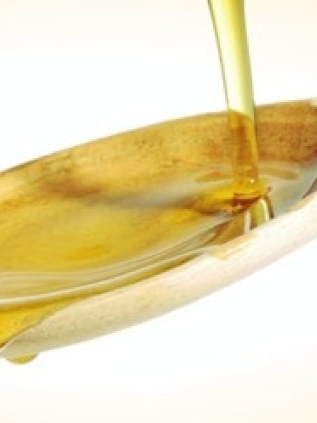 নারকেল তেলে ফেলুন এই পাতা, বুড়ো বয়সেও  গজাবে কুচকুচে কালো চুল