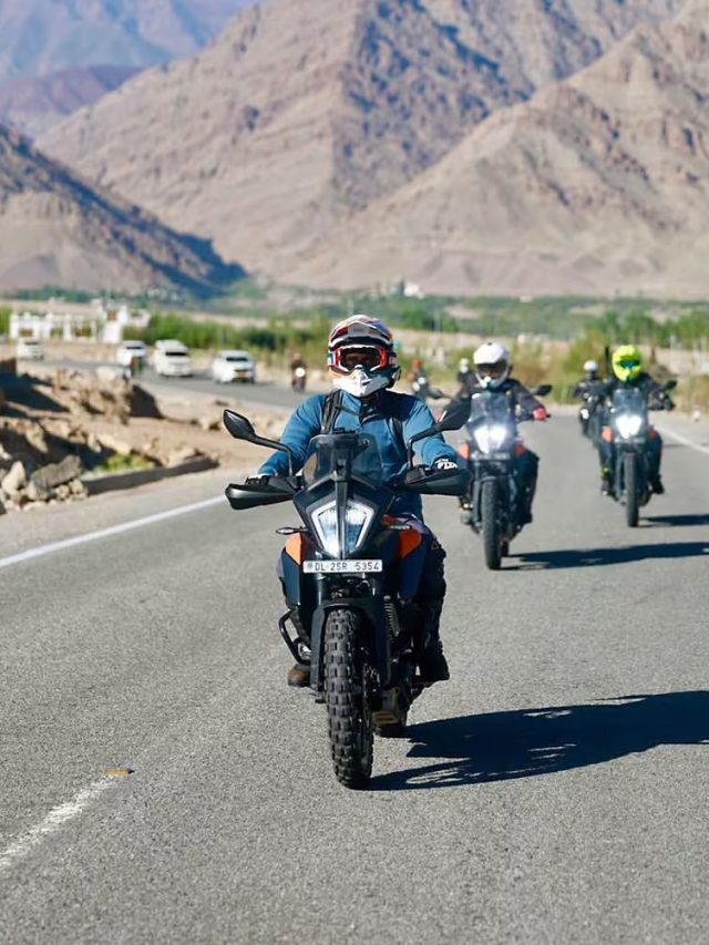 বাইক থামাতে আগে ব্রেক চাপবেন নাকি ক্লাচ? জানলেই মাইলেজ বাড়বে