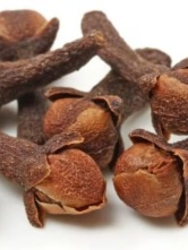 শুধু লাগবে ক'টা লবঙ্গ, তাতেই পাকা চুল  কালো হবে, টাকেও গজাবে চুল