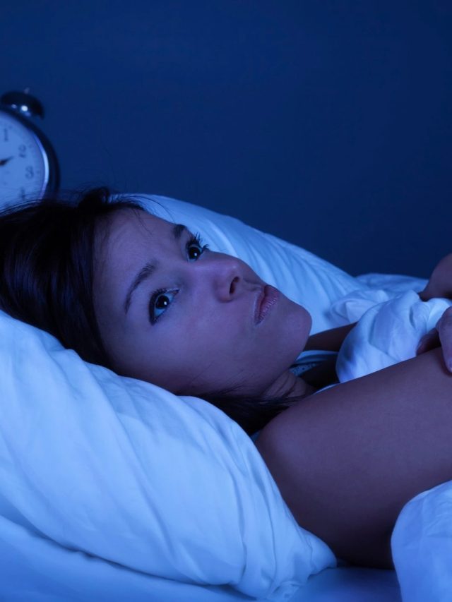 AC চালিয়ে ঘুমোলে কী হয় জানেন? সাবধান!