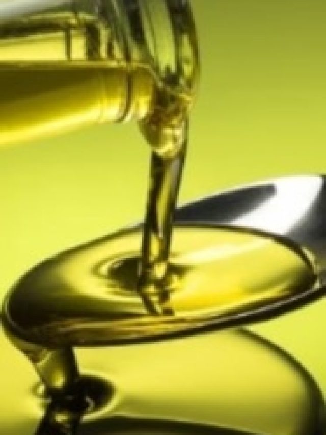 নারকেল তেলে ফেলুন  এই পাতা, তাতেই  পাকা চুল কুচকুচে  কালো হবে