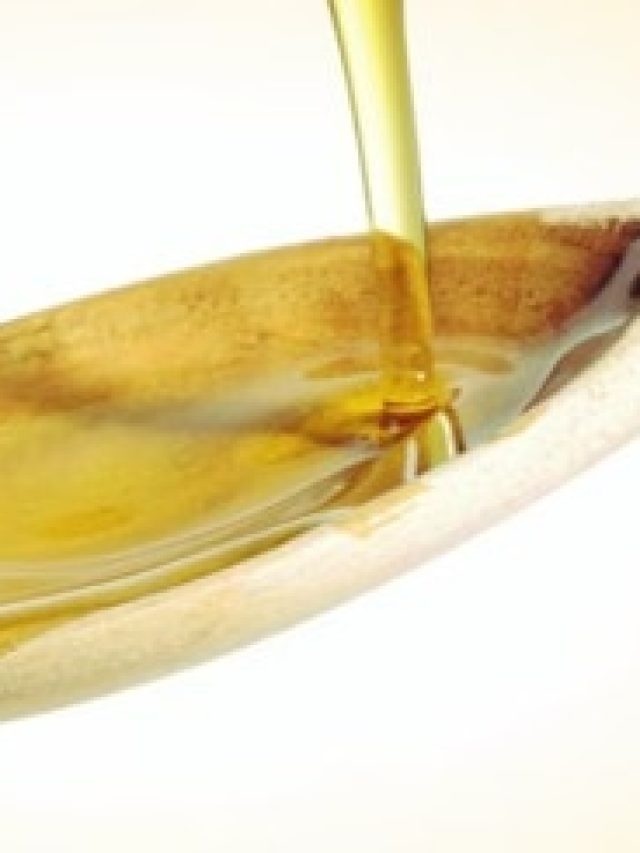 নারকেল তেলে মেশান এই মশলা, বুড়ো  বয়সেও মাথায় কালো চুলের চাষ হবে