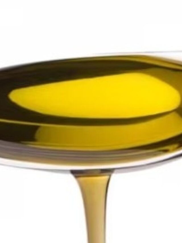 নারকেল তেলের শিশিতে ফেলুন এই ফুল, ঘন কালো চুলের চাষ  হবে মাথায়