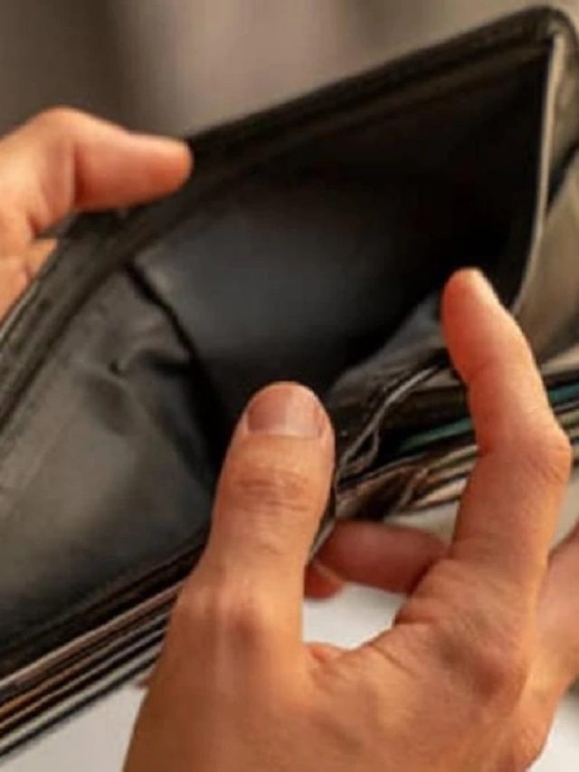 এই ৪টি জিনিস পার্স থেকে সরান, না হলে কাঙাল হয়ে যাবেন