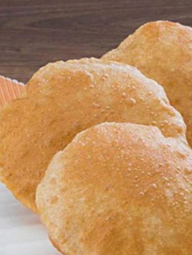 জলে কী সত্যিই লুচি ভাজা যায়? জানুন আসল সত্যিটা