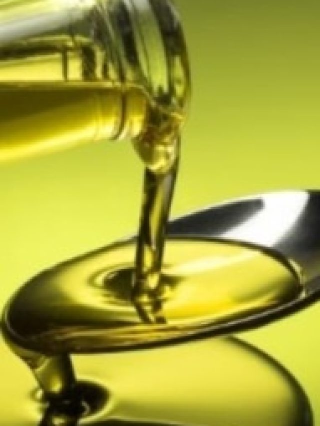 নারকেল তেলের শিশিতে এই মশলা ফেলে দিন, কালো কুচকুচে চুলের চাষ হবে মাথায়