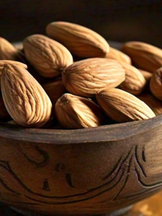 গরমে আমন্ড খাওয়া উচিত? বিশেষজ্ঞদের কাছ থেকে জেনে নিন