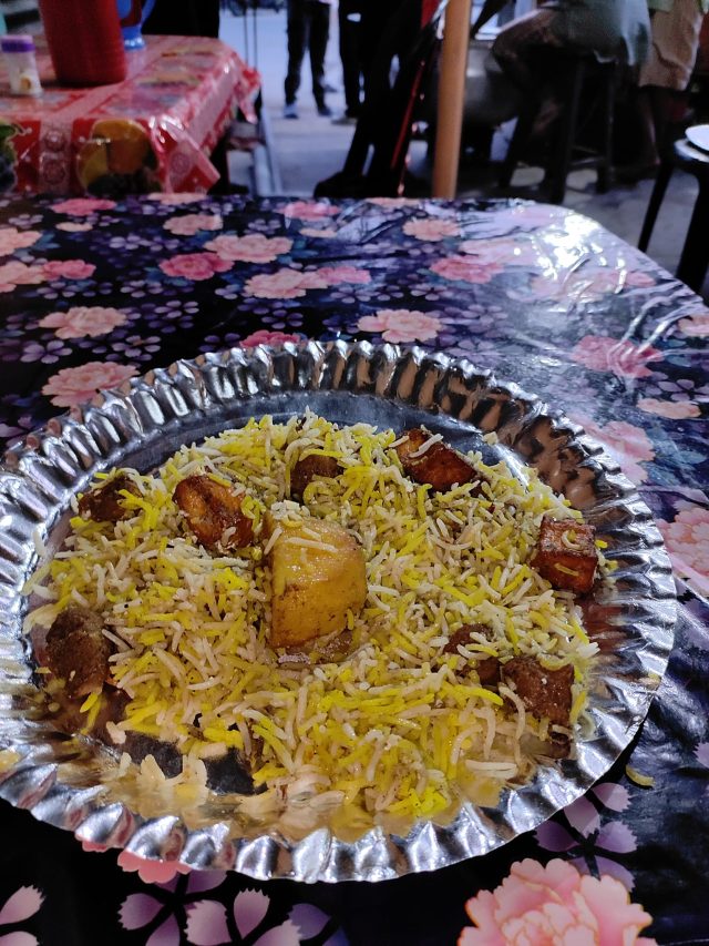 পেঁয়াজ-রসুন একেবারেই নেই, ইসকনের বিরিয়ানি বানিয়ে নিন নিরামিষ দিনে