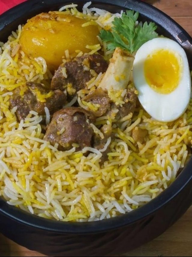 কলকাতার বিরিয়ানিতে পাবেন আলু বোখারা, কখন দিতে হয় জানেন?