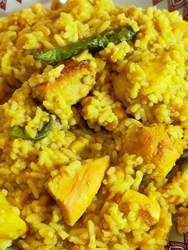 শীতে গরমা গরম খিচুড়ি খেলে শরীরে হয় আজব খেলা, জানুন