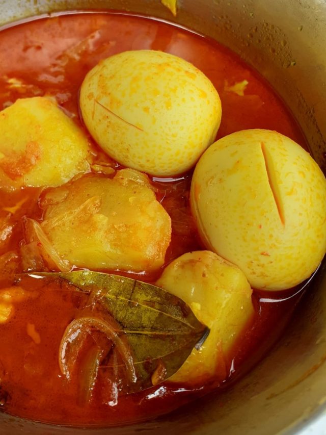 ঝোলের ডিমে ঢুকবে মশলা, ভাজার কায়দাটা জানেন না তো?