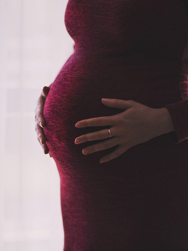 দেরিতে প্রেগন্যান্সিতে এসব সমস্যা হতে পারে! মা হওয়ার সঠিক বয়স কী?