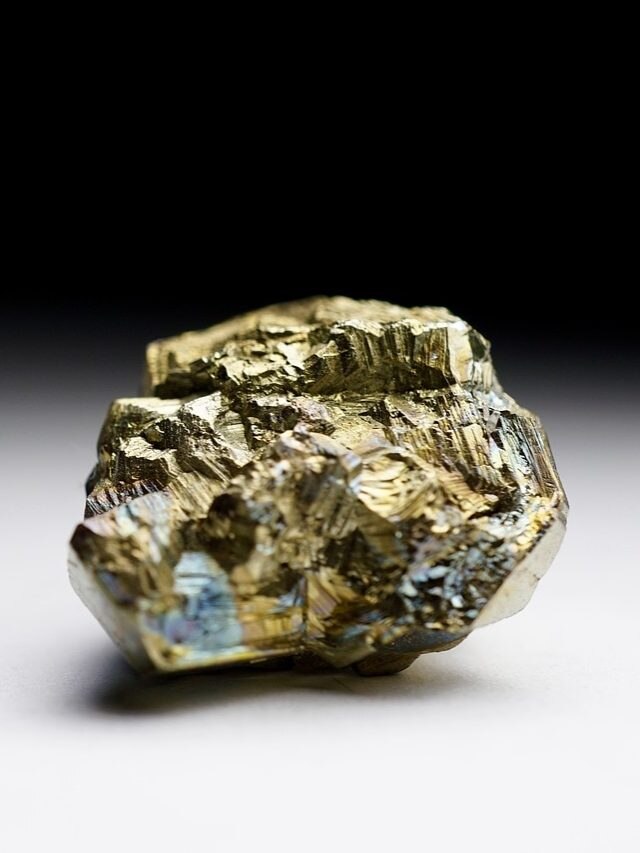 এই সস্তার পাথর চুম্বকের মতো টাকা টানে, বাড়িতে রাখলেই কপাল ফিরবে