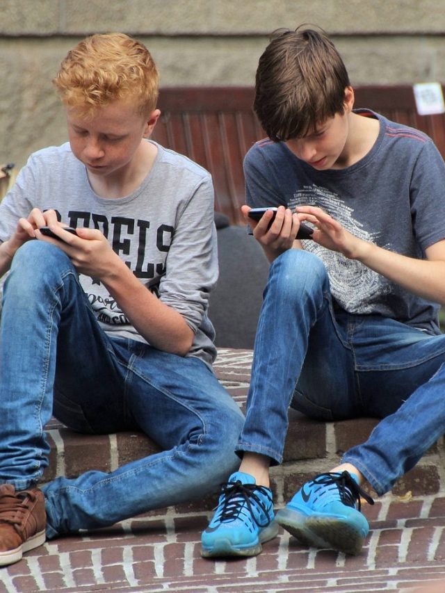 সন্তান পর্ন আসক্ত! বাবা-মায়েরা এভাবে সামলান পরিস্থিতি