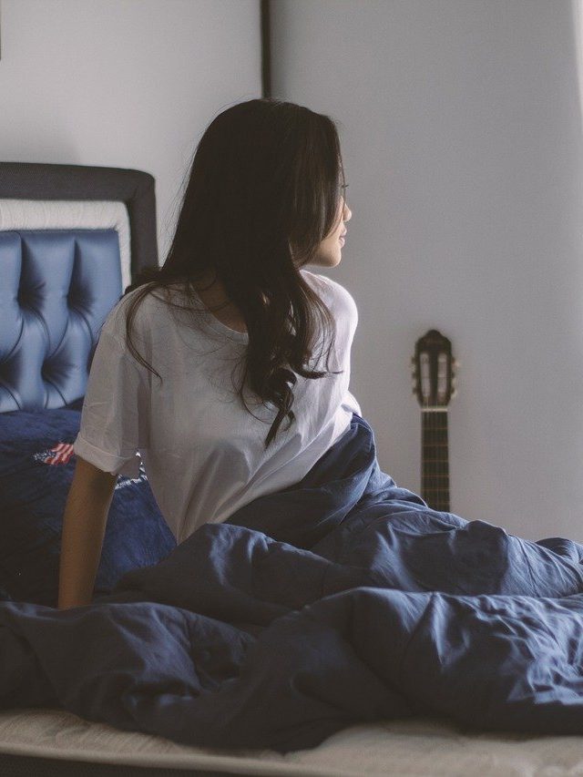 ঘরে নেচিবাচক শক্তি বাসা করেছে, এমন  লক্ষণ দেখলেই বুঝে যাবেন