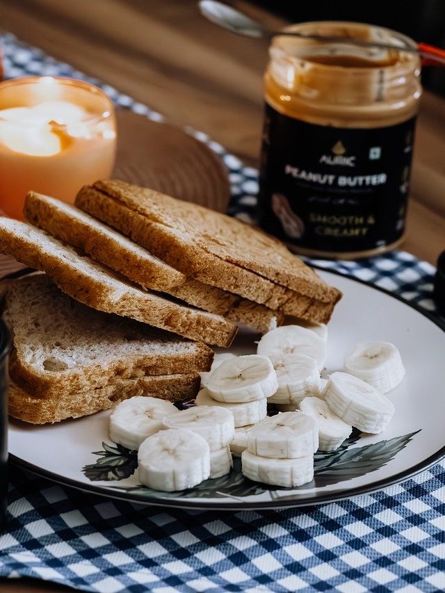 পাউরুটি  খাচ্ছেন ব্রেকফাস্টে, শরীরে কী হচ্ছে জানলে আঁতকে উঠবেন