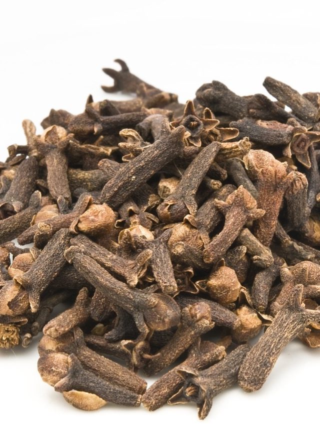 রোজ বালিশের তলায় লবঙ্গ রেখে ঘুমোন, সকাল হলেই খেলা শুরু