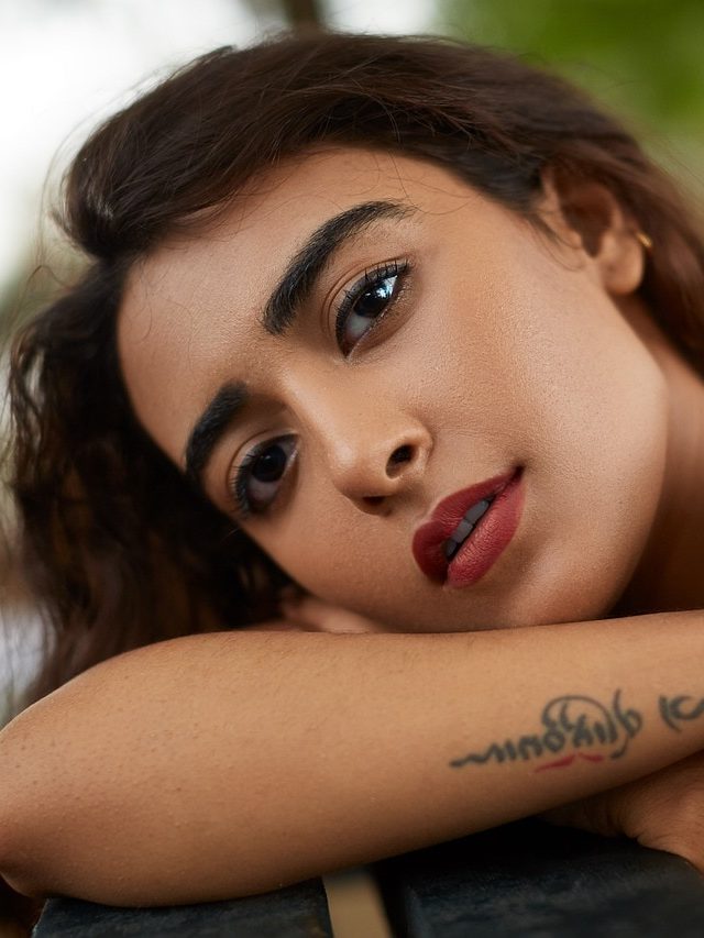 মেয়েদের কী দেখে ছেলেরা ভালোবেসে ফেলে? জানুন