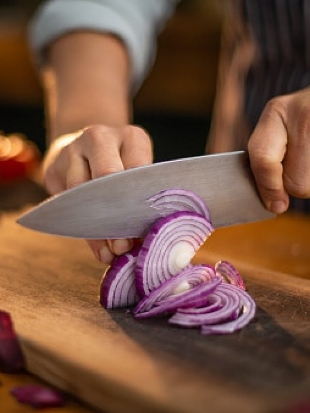 পুরনো-ভোঁতা ছুরি ফেলবেন না, এই জিনিস ঘষলেই হবে ধাঁরালো চকচকে