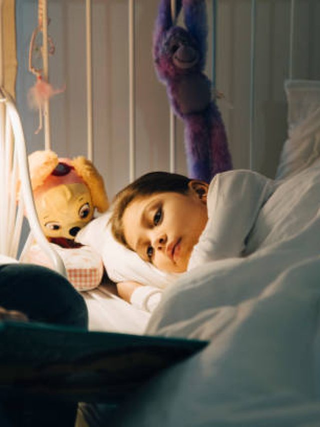 রাতে কি লাইট জ্বালিয়ে ঘুমোন? এসব ক্ষতি তো হচ্ছেই