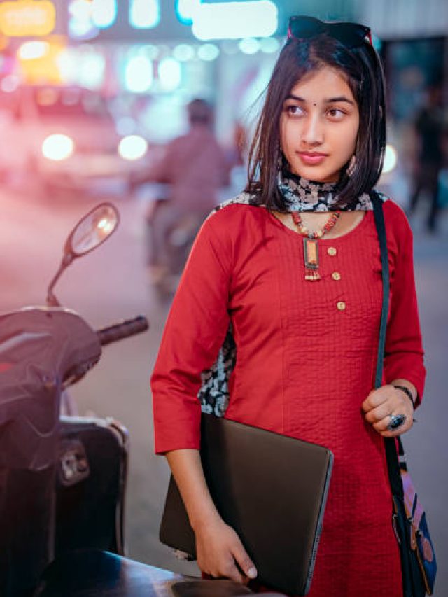 মেয়েরা রাস্তায় একা বেরোলে এই ৬ কাজ করুন, নিরাপদে বাড়ি পৌঁছবেন