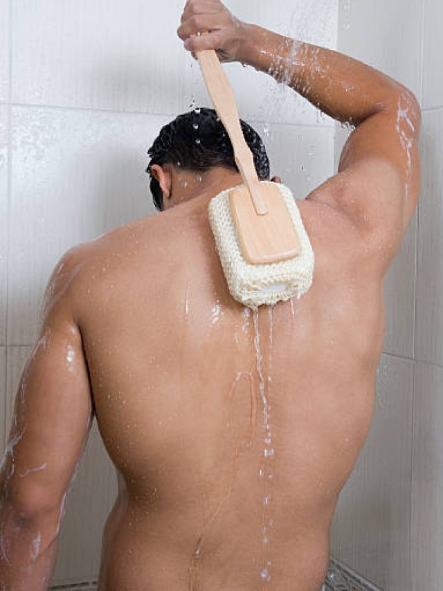 আর কালঘাম ছুটবে না, সহজেই পিঠের ময়লা পরিষ্কার করুন, রইল ট্রিকস