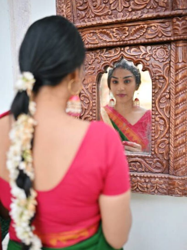 ঘরের এই দিকগুলিতেও আয়না রাখা অশুভ, সংসার তছনছ হয়ে যায়