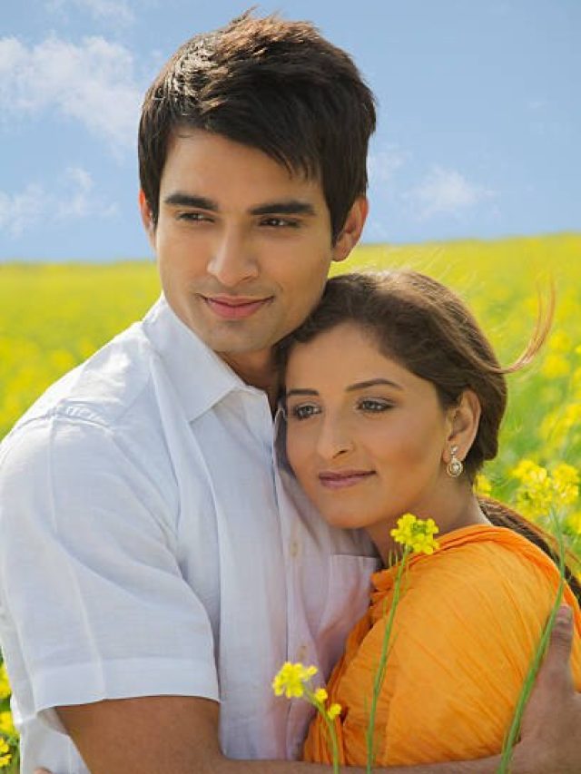 কোনও মেয়ে আপনাকে মনে মনে ভালবাসে? এসব দেখলেই বুঝে যাবেন