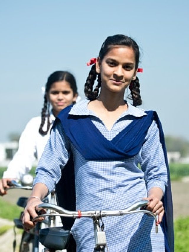 বাড়ন্ত বয়সে সন্তানকে কখন রাস্তায় একা ছাড়বেন? বাবা-মায়েরা জেনে রাখুন