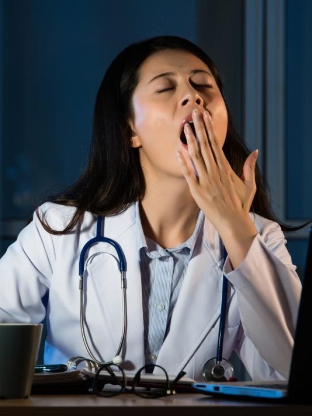 রাত পর্যন্ত একা কাজ করছেন? মেয়েরা নিরাপদ থাকতে যা করবেন