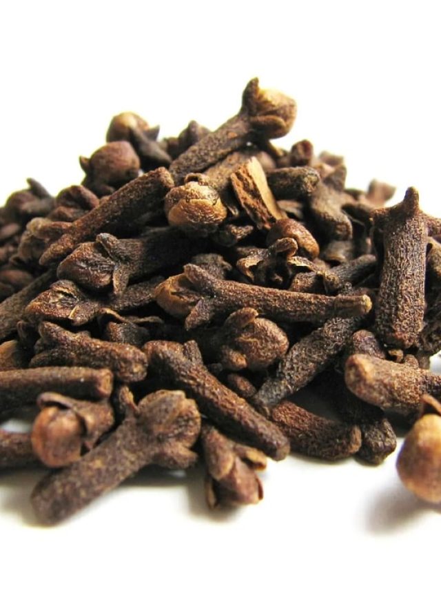 রাতে বালিশের নীচে লবঙ্গ রেখে ঘুমোন, সকাল হলেই আসল খেলা শুরু