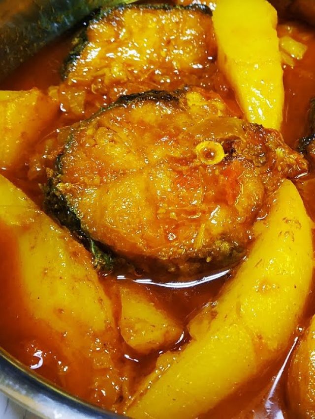 আলু-টমেটো দিয়ে হালকা করে মাছের ডালনা, লাল ঝোল দিয়েই ভাত সাবাড় হবে