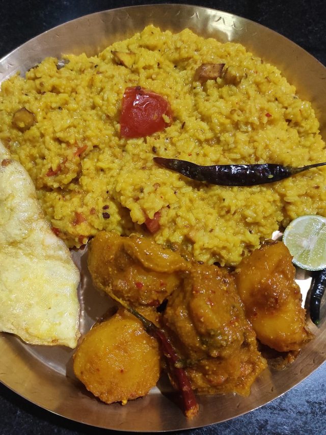 হাঁড়িতে সব গলে পাক? চাল-ডালের মাপ জানলে খিচুড়ি হবে ঝরঝরে