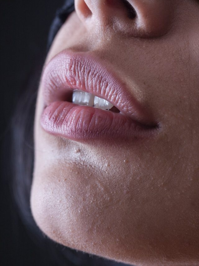 কালো ঠোঁটে আসবে গোলাপি আভা, এই ২ জিনিস দিয়ে বাড়িতেই বানান স্ক্রাব