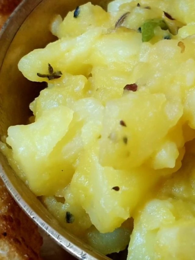 লুচির সঙ্গে জমবে ভাল, ২ জিনিসেই সেরা বাঙাল বাড়ির সাদা আলুর তরকারি