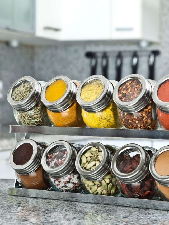 গুঁড়ো মশলা জমাট বেঁধে গেছে, মায়েদের টিপসই কাজে লাগবে