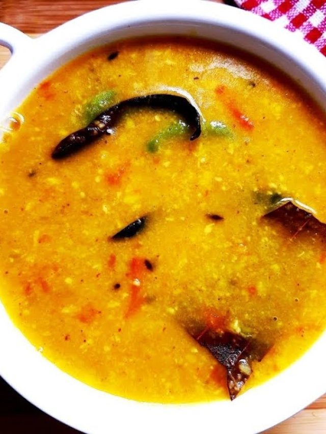 ঘটিদের স্পেশালিটি এই মুগ ডাল, একবার চেখে দেখুন