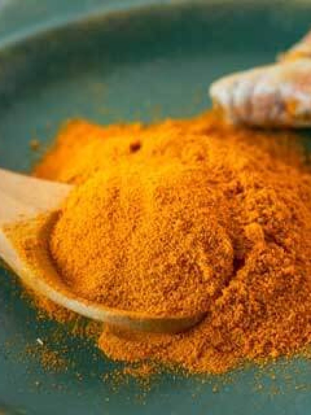 তরকারিতে হলুদ বেশি পড়ে গিয়েছে? সামাল দেওয়ার ৭ ট্রিকস
