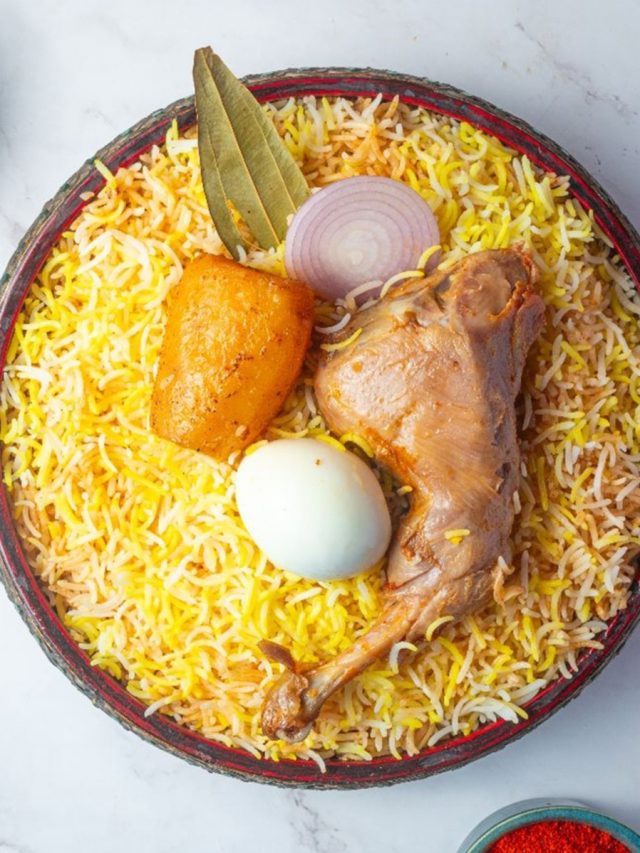 বিরিয়ানির আলু কামড়ে কামড়ে খাবেন, মশলা ঢোকানোর ট্রিকস জানুন
