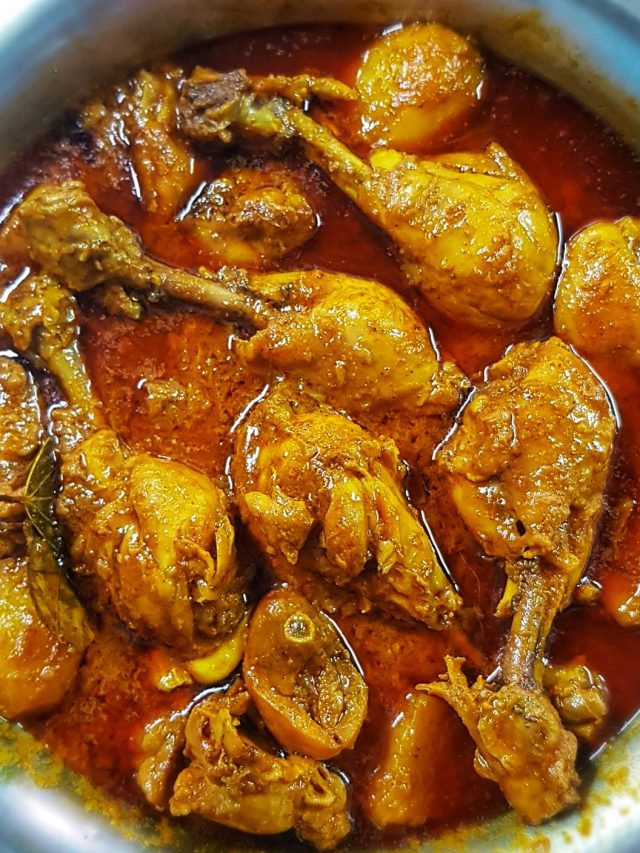 আলু আর পেঁপে দিয়ে দেশি মুরগির ঝোল, এভাবে বানালেই টেস্টি হবে