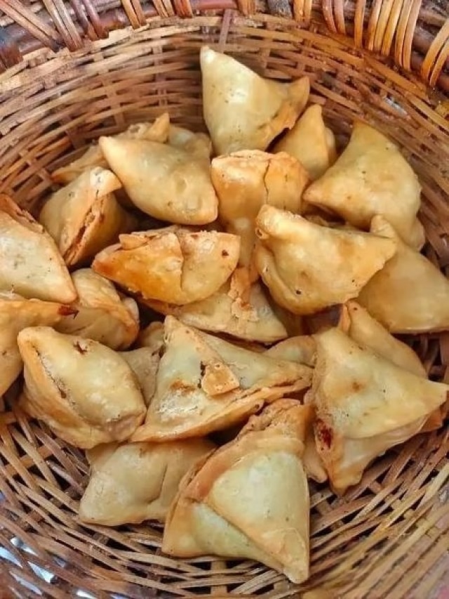 সিঙাড়াকে ইংরেজিতে কী বলে? বলুন তো দেখি