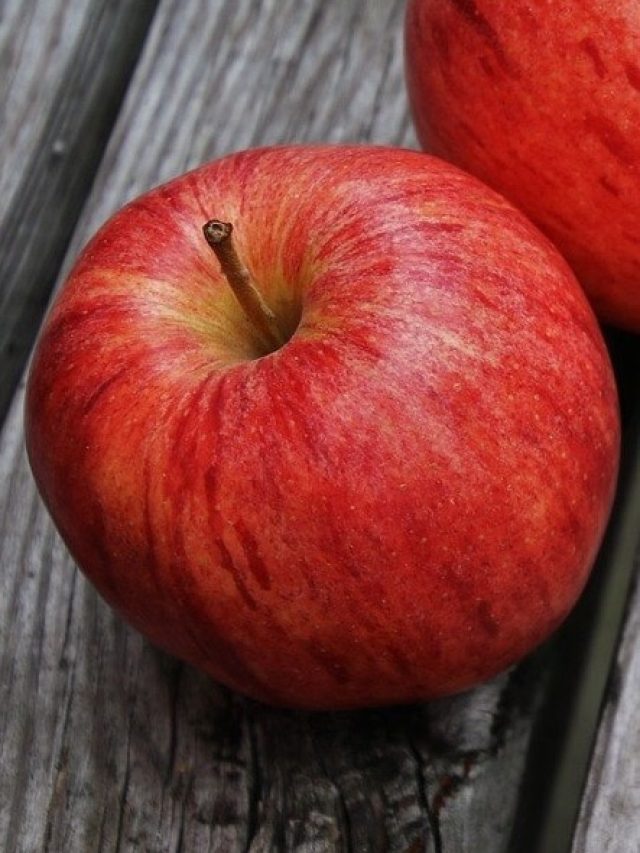 আপেলের এই অংশ খেলে হতে পারে মৃত্যুও, সাবধান