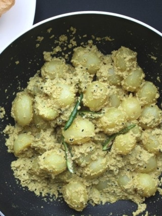 বীরভূমের রসুন-আলু পোস্ত, এভাবে বানালে প্লেট চাটবেন